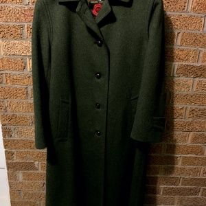 Womens vintage olive Loden coat. Size med - large